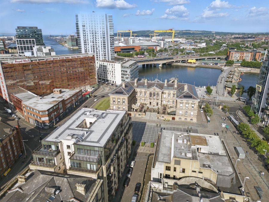 Apt 42 Custom House Square