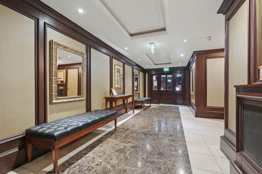 Apt 42 Custom House Square