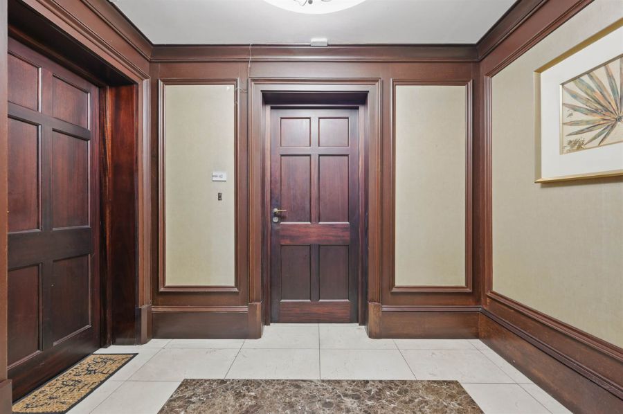 Apt 42 Custom House Square