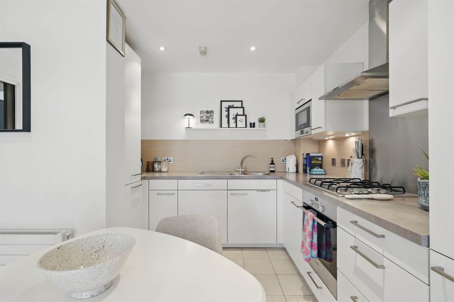 Apt 42 Custom House Square