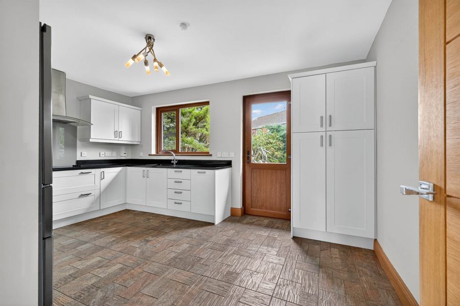 64 Knockbracken Manor