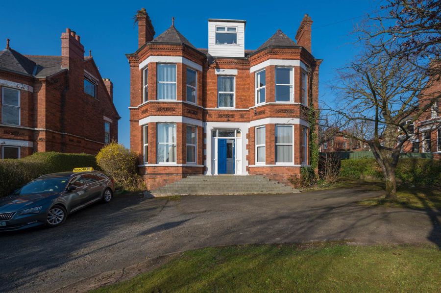 Apt 4 8 Adelaide Park