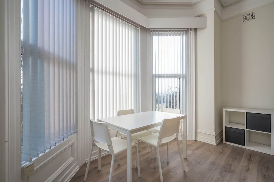 Apt 4 8 Adelaide Park