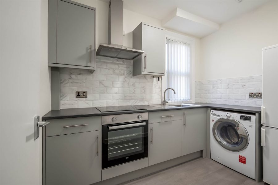 Apt 4 8 Adelaide Park