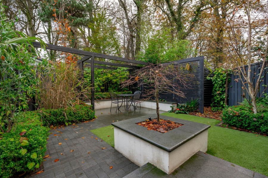 26 Danesfort Park South