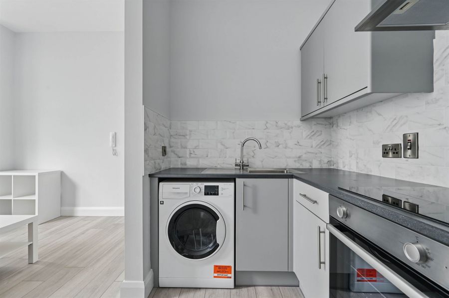 Apt 2 37 Wellington Park