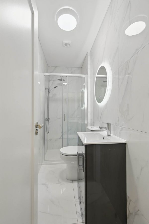 Apt 2 37 Wellington Park