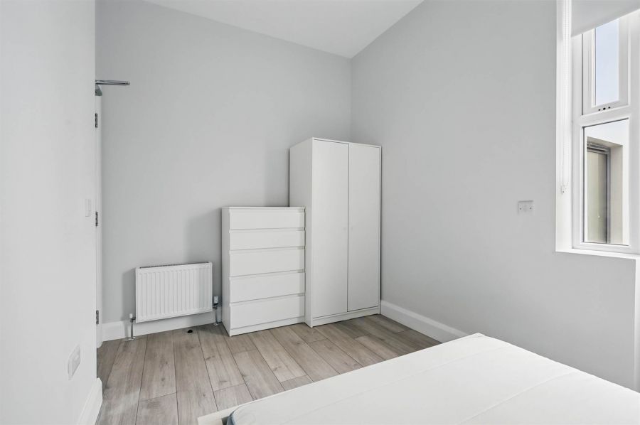 Apt 2 37 Wellington Park