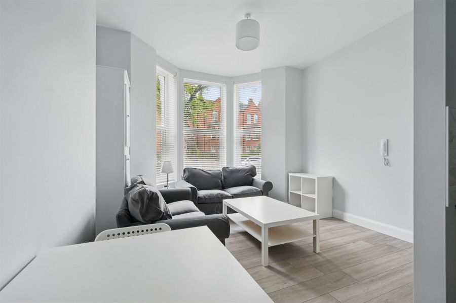Apt 2 37 Wellington Park
