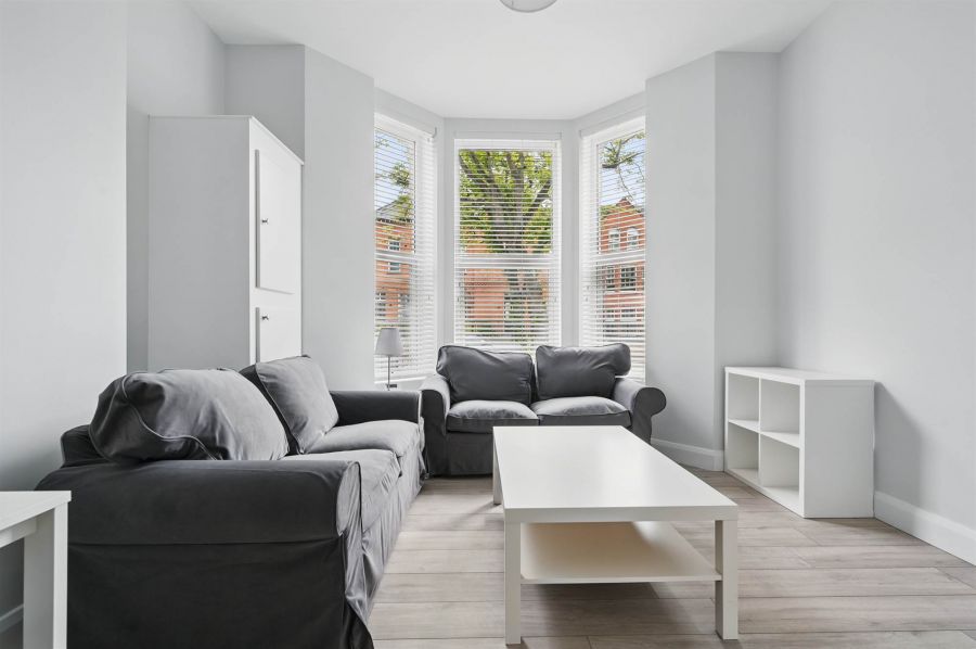 Apt 2 37 Wellington Park