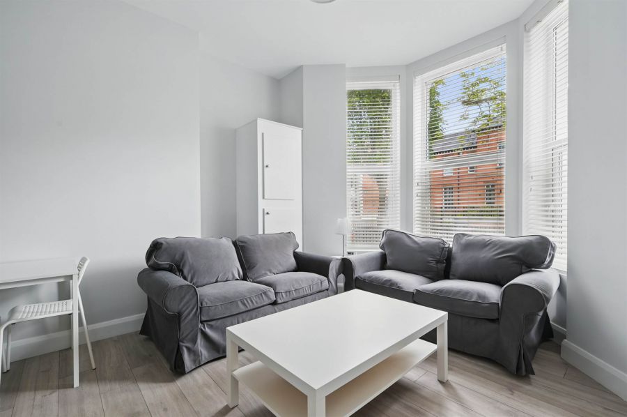 Apt 2 37 Wellington Park