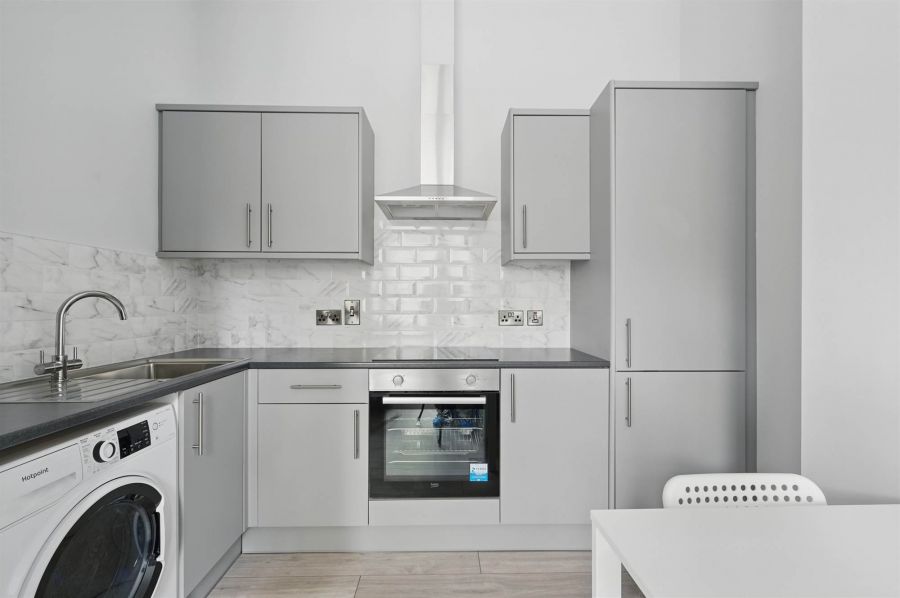 Apt 2 37 Wellington Park