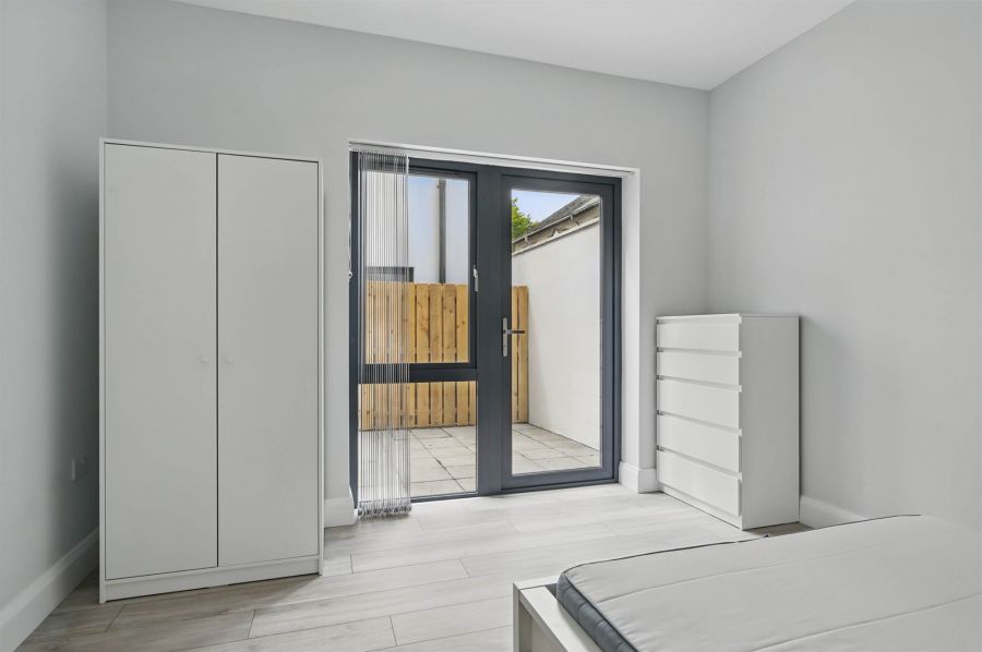 Apt 3 37 Wellington Park