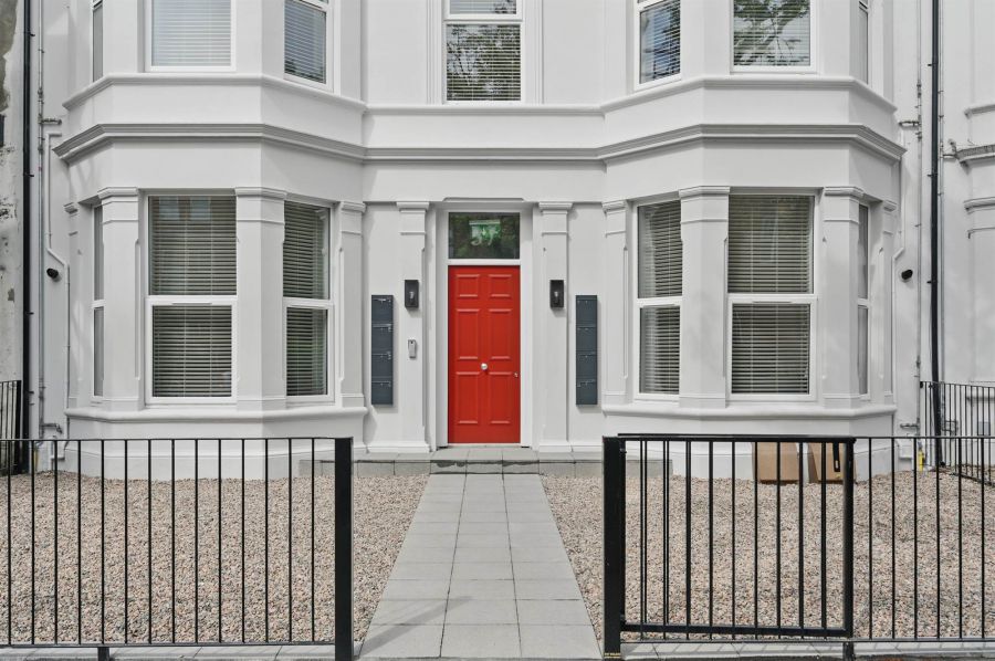 Apt 3 37 Wellington Park