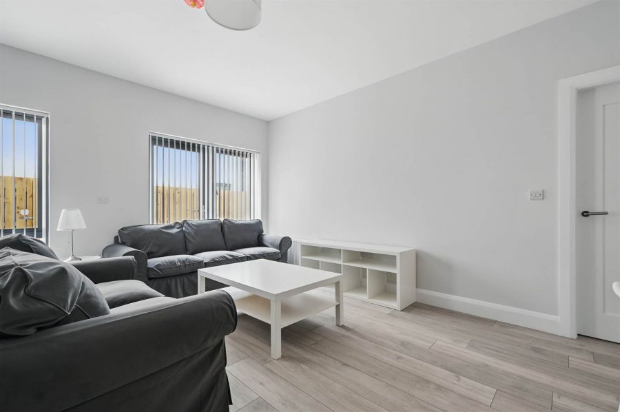 Apt 3 37 Wellington Park