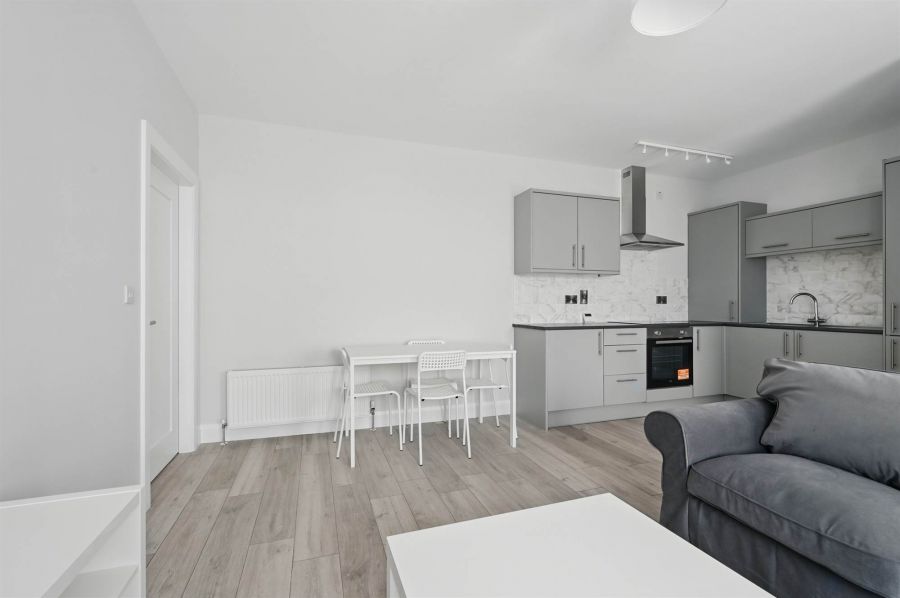 Apt 3 37 Wellington Park