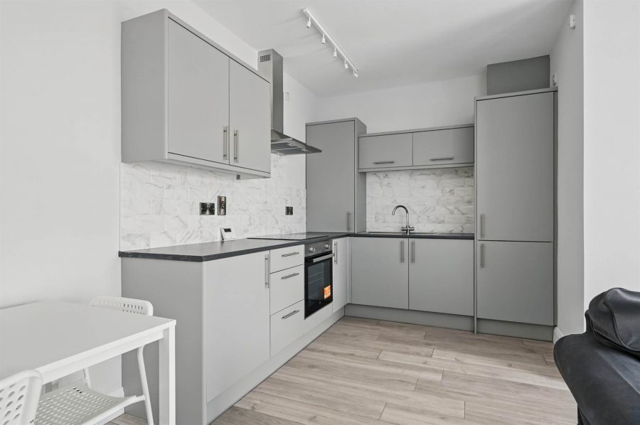 Apt 3 37 Wellington Park