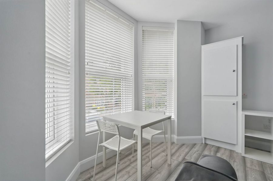Apt 4 37 Wellington Park