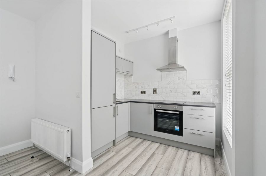 Apt 4 37 Wellington Park