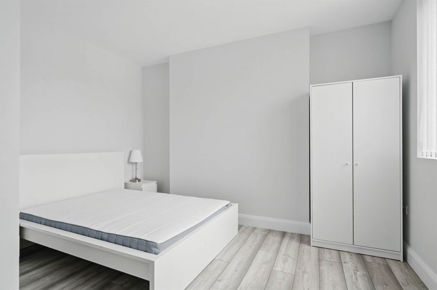 Apt 4 37 Wellington Park