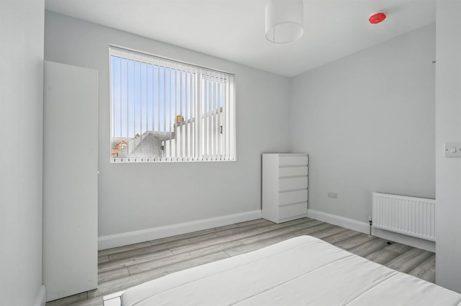Apt 4 37 Wellington Park