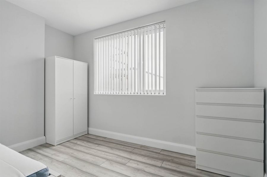 Apt 4 37 Wellington Park