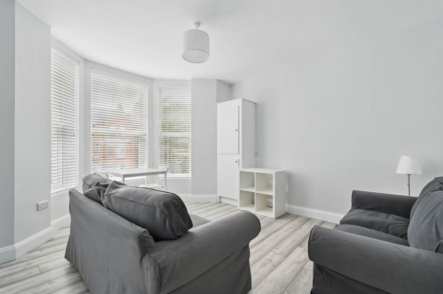 Apt 4 37 Wellington Park