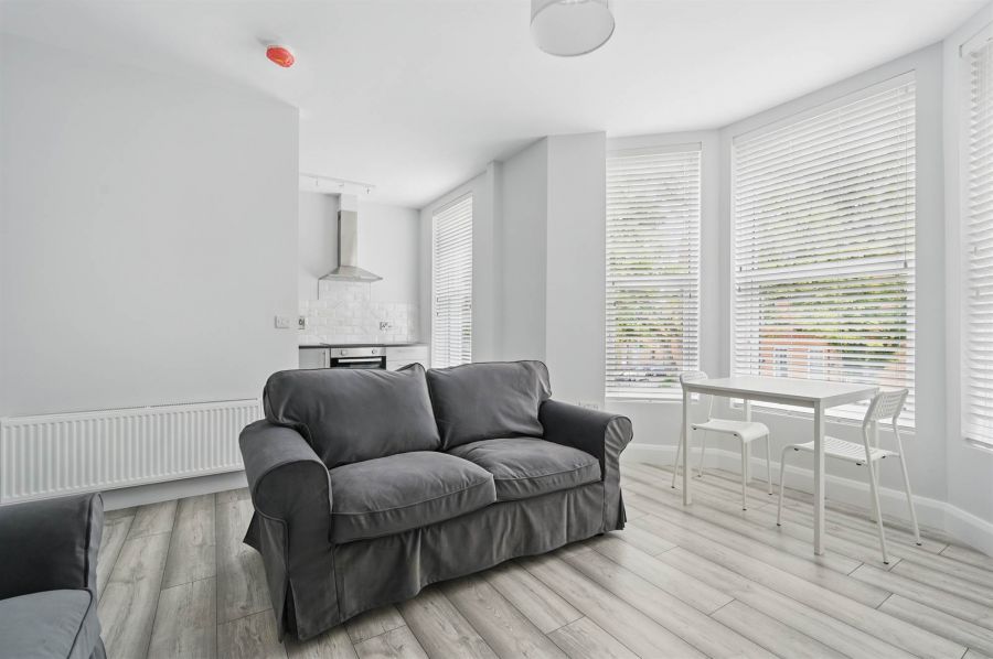 Apt 4 37 Wellington Park