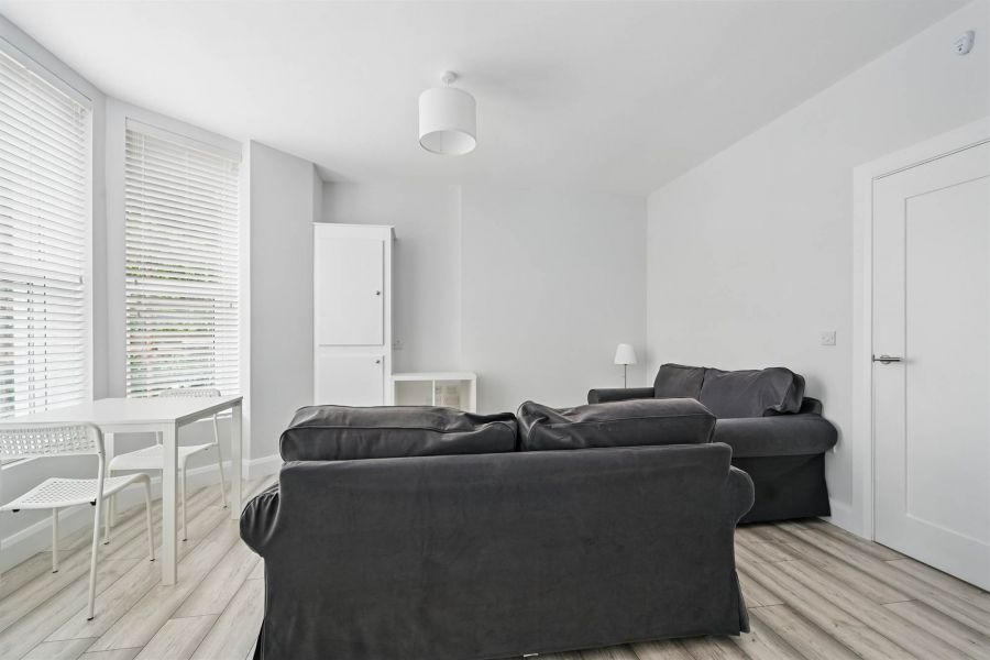 Apt 4 37 Wellington Park