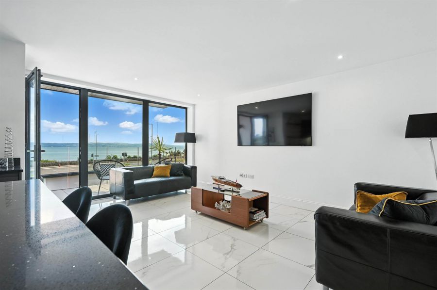 Apt 4,1 The Tides