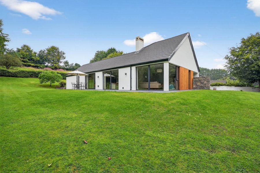8 Ballynahatty Road