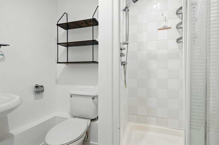 Apt 404 Park Avenue