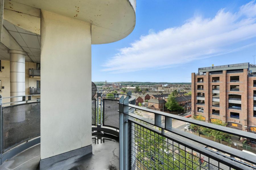 Apt 404 Park Avenue