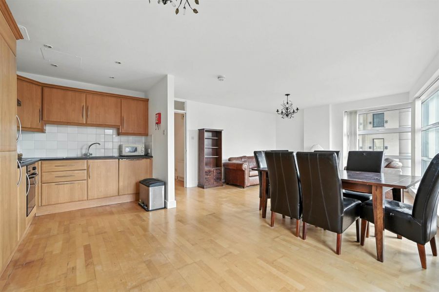 Apt 404 Park Avenue
