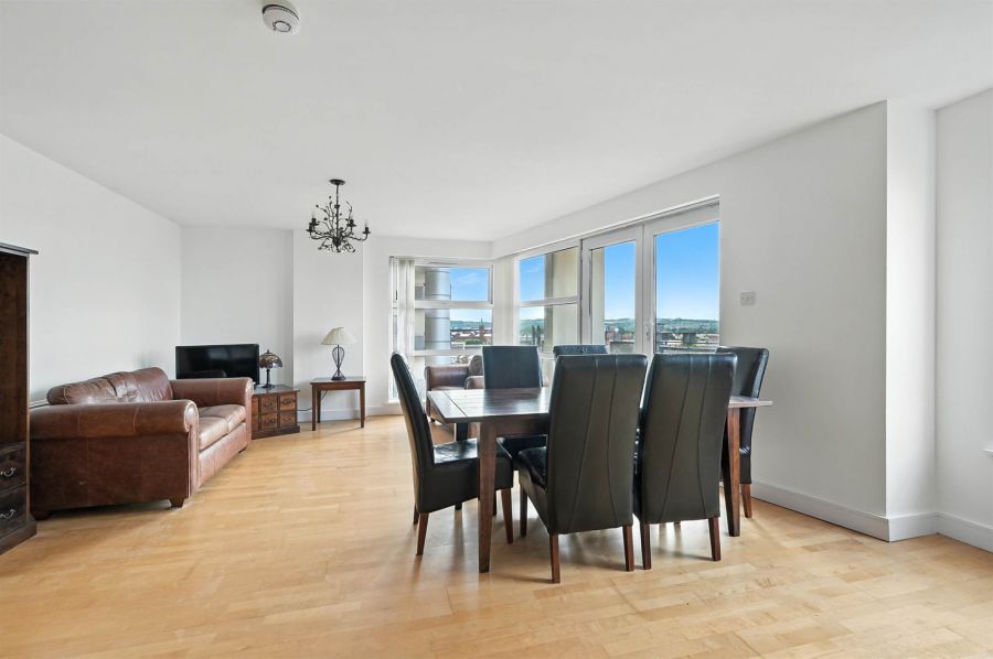 Apt 404 Park Avenue