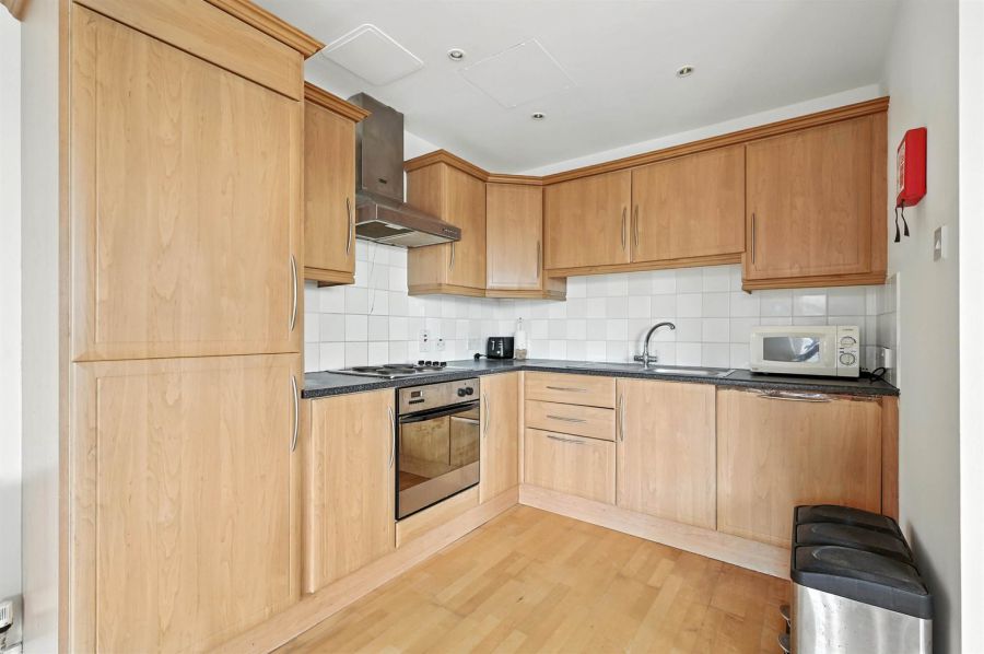 Apt 404 Park Avenue