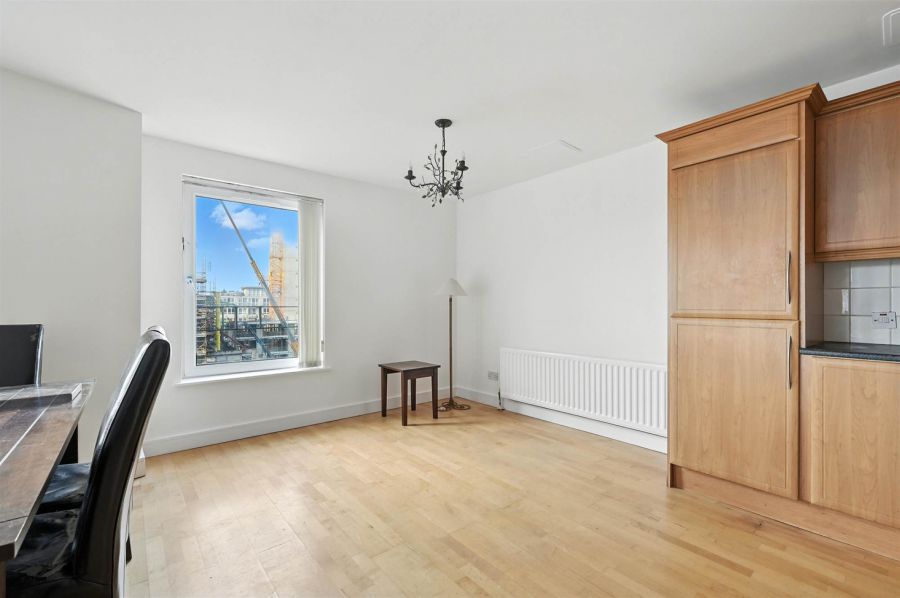 Apt 404 Park Avenue
