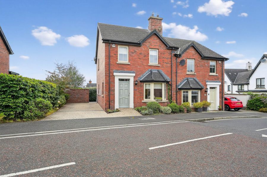 10 Bracken Hill View