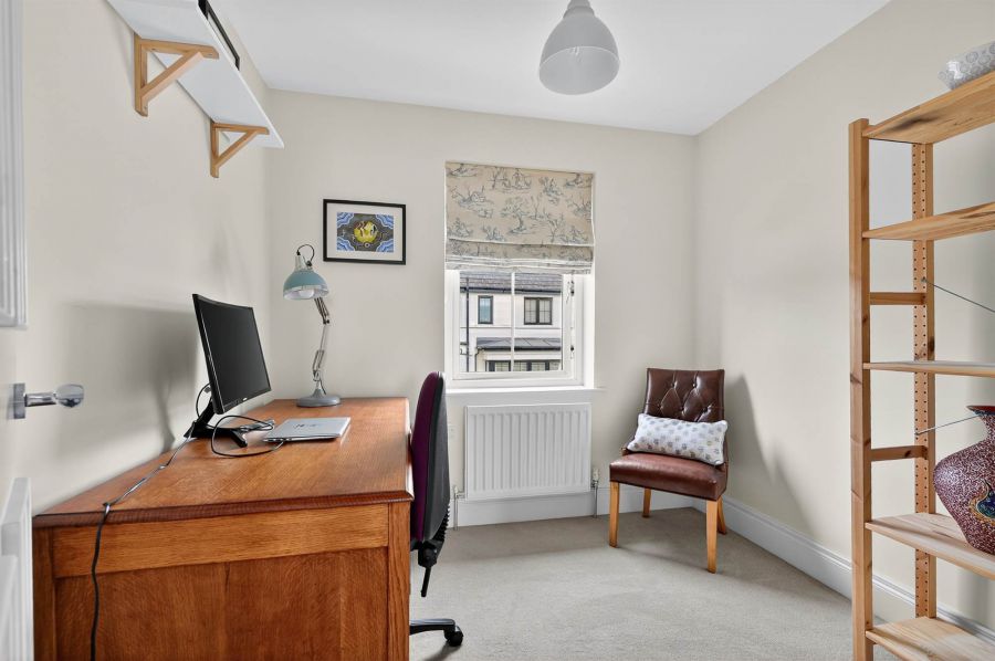 10 Bracken Hill View