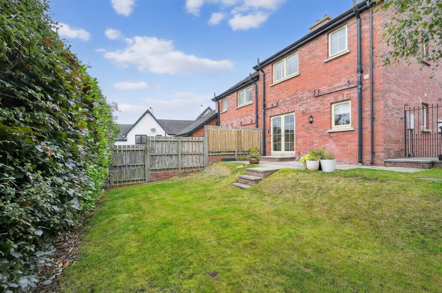 10 Bracken Hill View