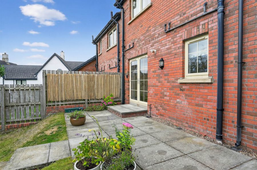10 Bracken Hill View
