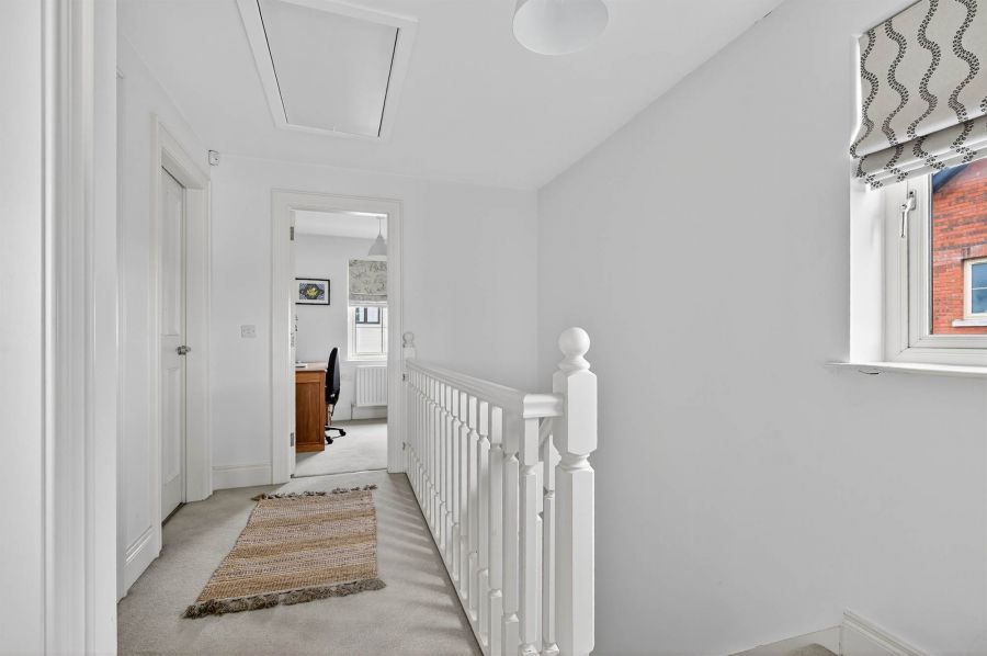 10 Bracken Hill View