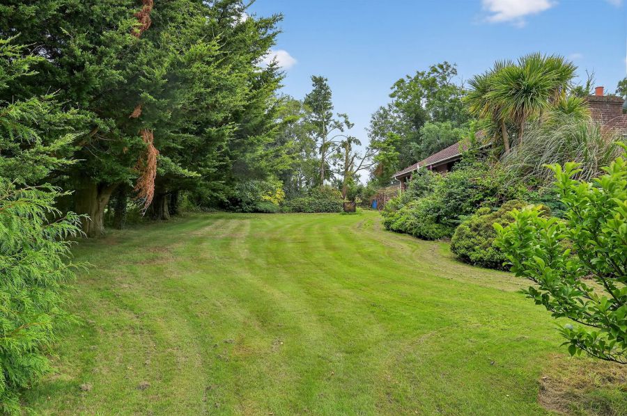 3 Hillside Road