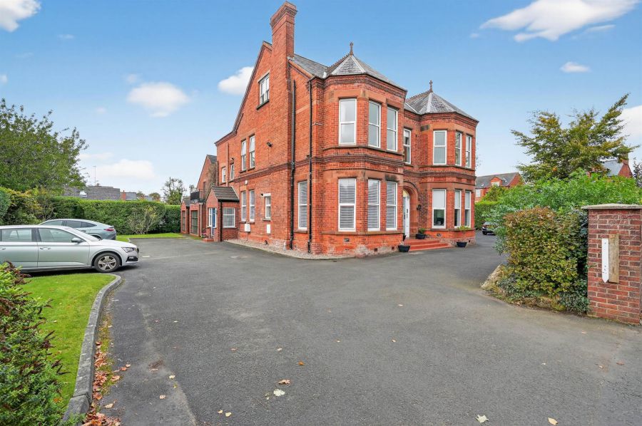 7 Brooklands Court