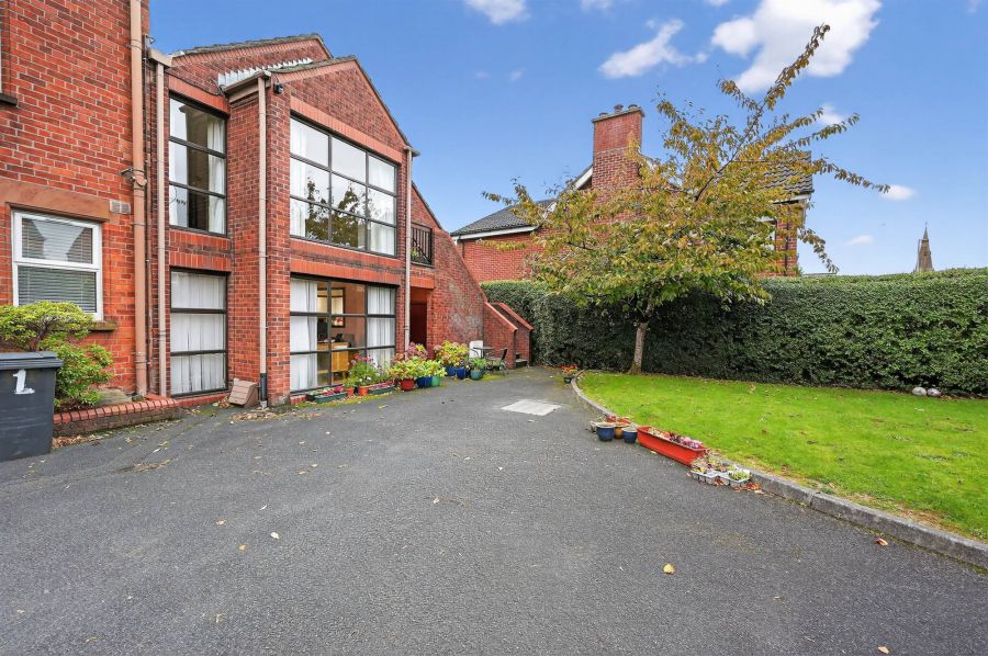 7 Brooklands Court