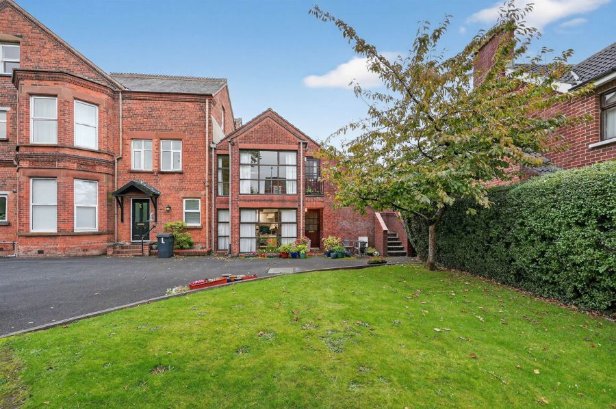 7 Brooklands Court