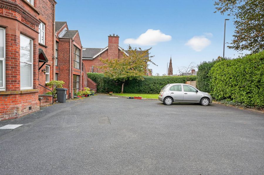 7 Brooklands Court