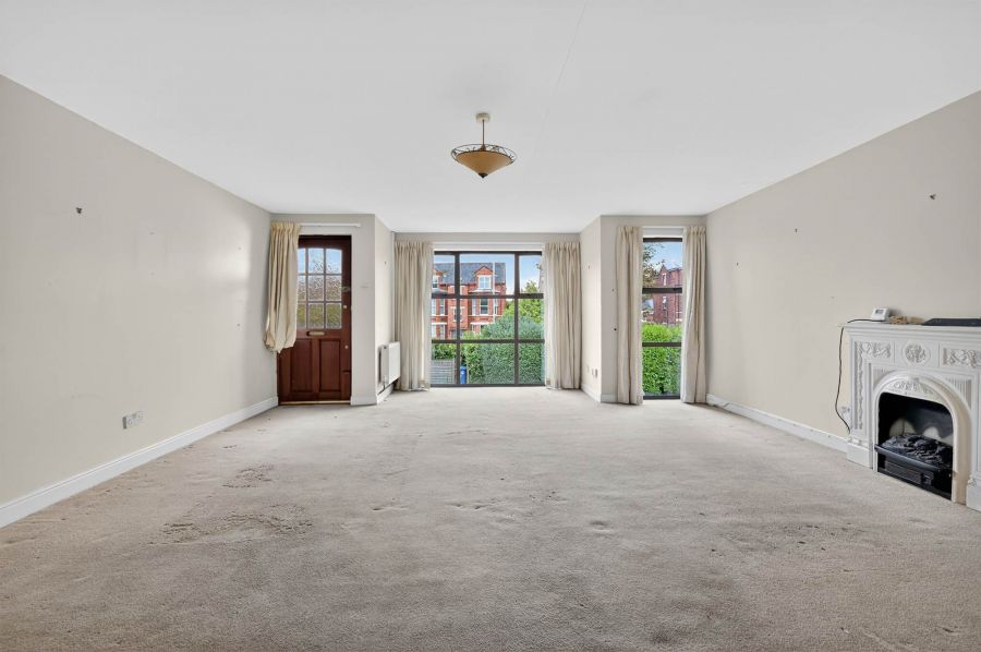 7 Brooklands Court