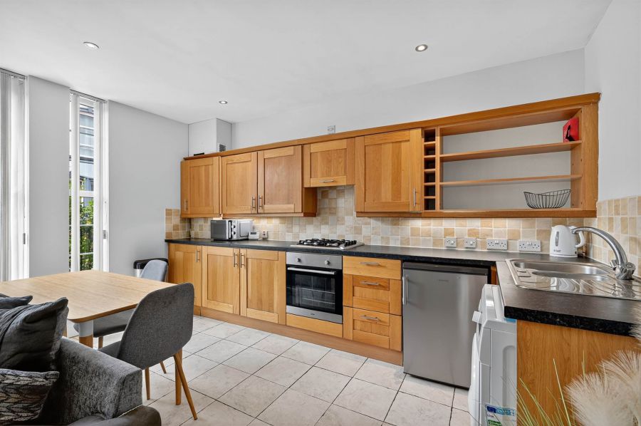 Apt 1 25-27 Dunluce Avenue