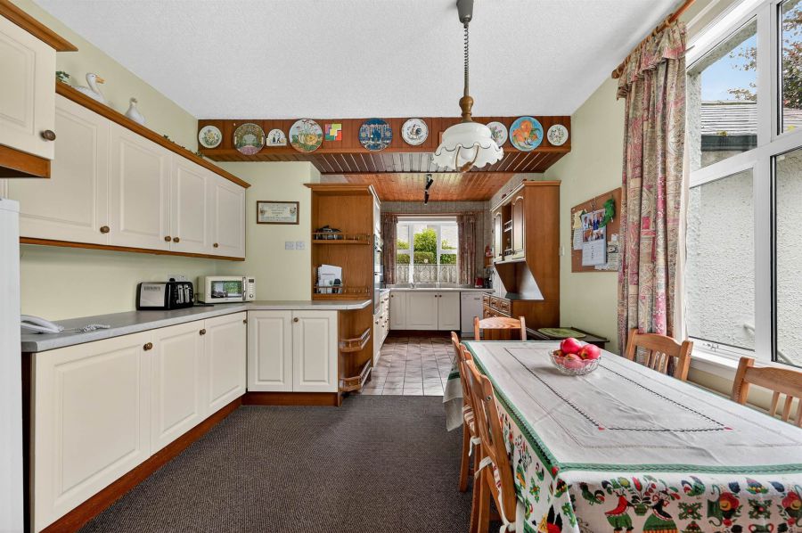 12 Broomhill Park